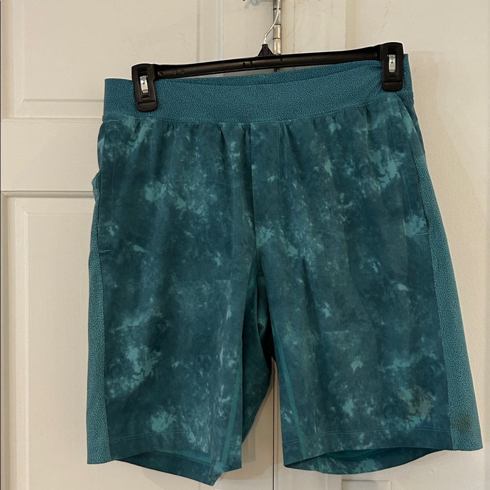 Lululemon men’s active 8-9” shorts